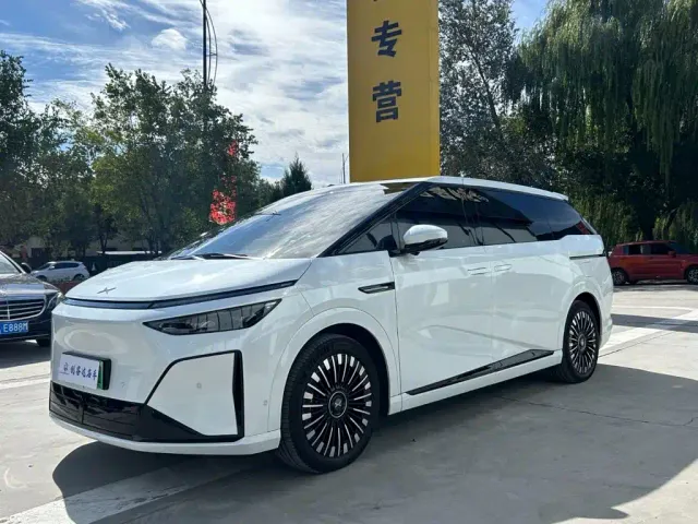 Фотография автомобиля — Xpeng X9