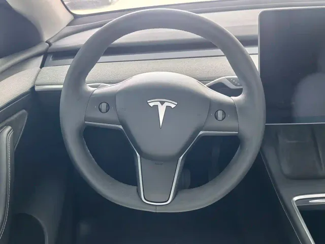 Tesla Model Y — Фото автомобиля 7