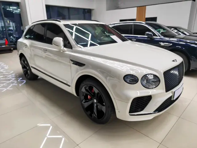 Bentley Bentayga — Фото автомобиля 2