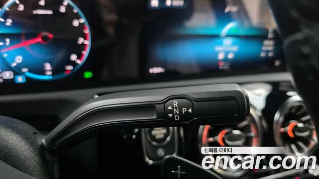 Mercedes-Benz A-Class W177 — Фото автомобиля 12