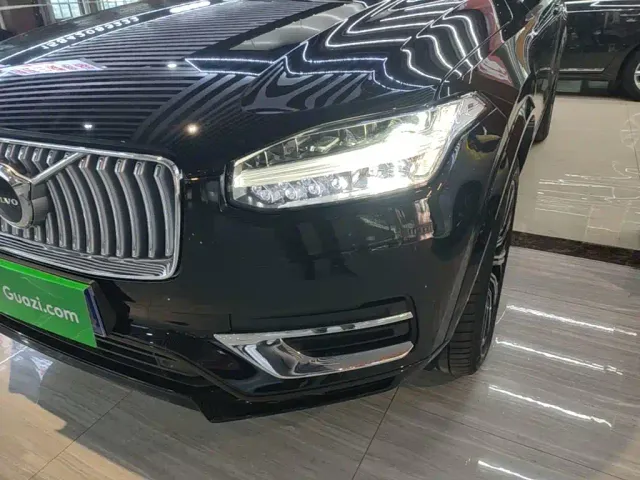 Volvo XC90 — Фото автомобиля 23