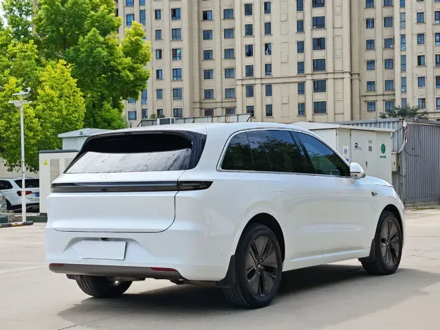 Li Auto L6 — Фото автомобиля 9