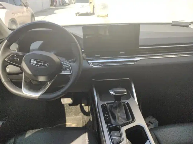 Geely Emgrand — Фото автомобиля 12