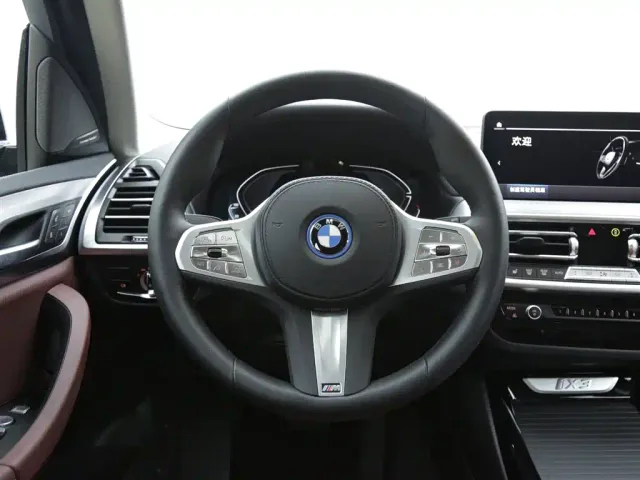 BMW iX3 — Фото автомобиля 14