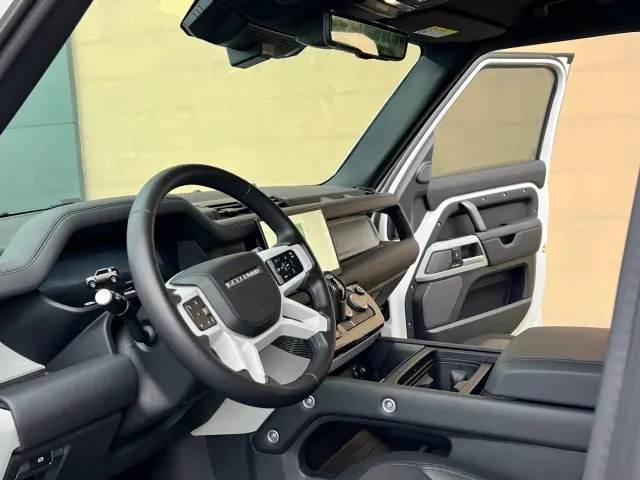 Land Rover Defender — Фото автомобиля 10