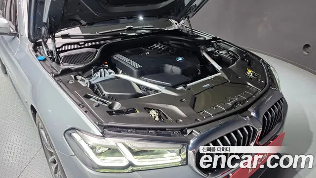 BMW 5 Series G30 — Фото автомобиля 9