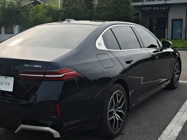 BMW i5 — Фото автомобиля 13