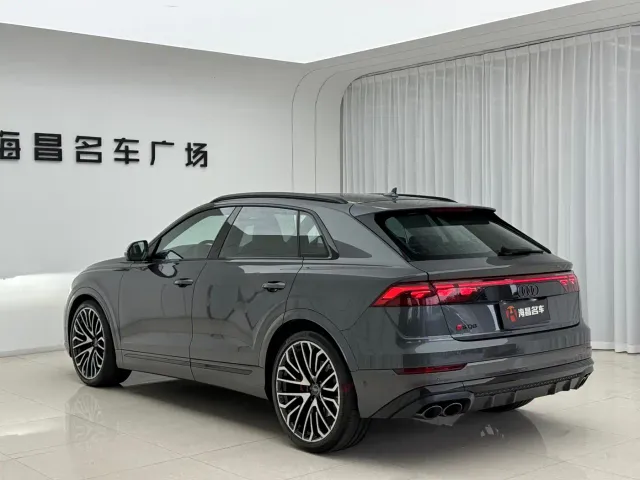 Audi SQ8 — Фото автомобиля 4