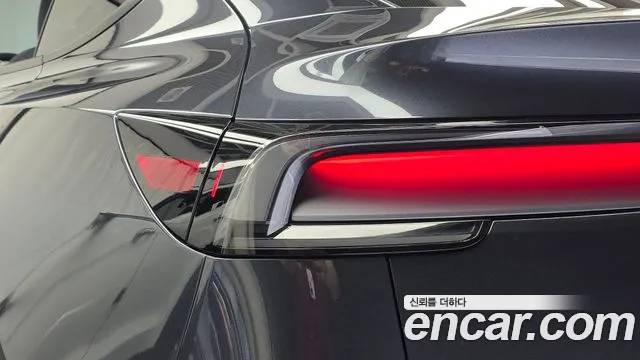 Tesla Model Y — Фото автомобиля 23