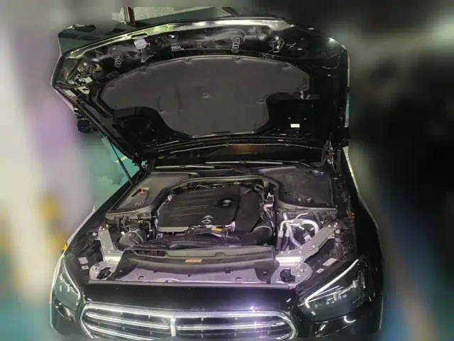 Mercedes-Benz E-Class — Фото автомобиля 3