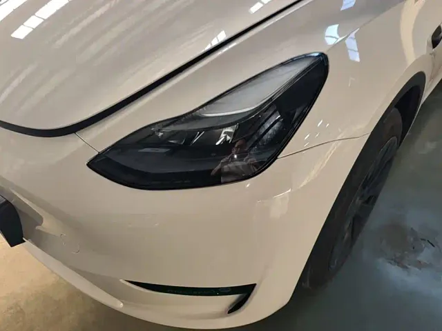Tesla Model Y — Фото автомобиля 23