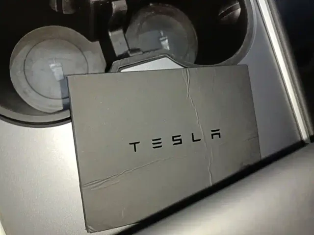 Tesla Model Y — Фото автомобиля 8