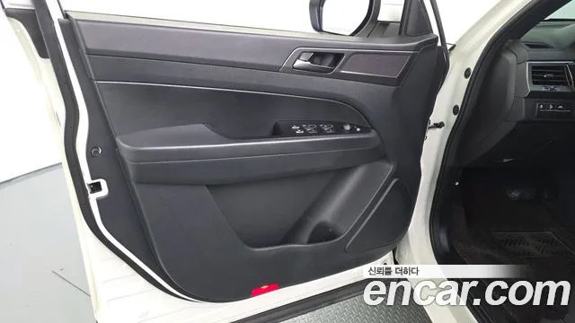 KG_Mobility_Ssangyong Rexton Новый Rexton Sport Khan Дизель 2.2 2WD — Фото автомобиля 19