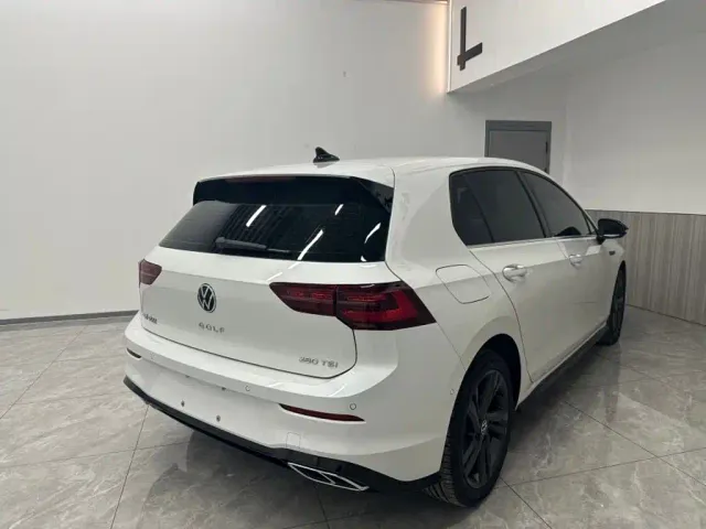 Volkswagen Golf — Фото автомобиля 4
