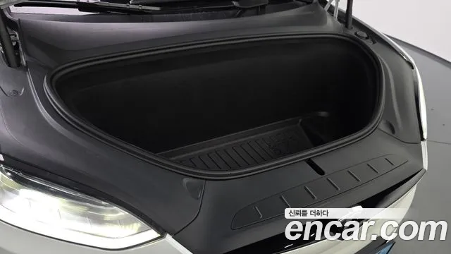 Tesla Model X — Фото автомобиля 5