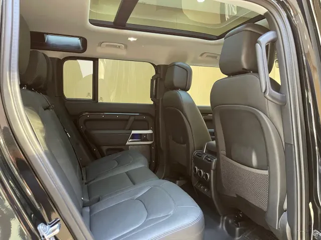 Land Rover Defender — Фото автомобиля 14