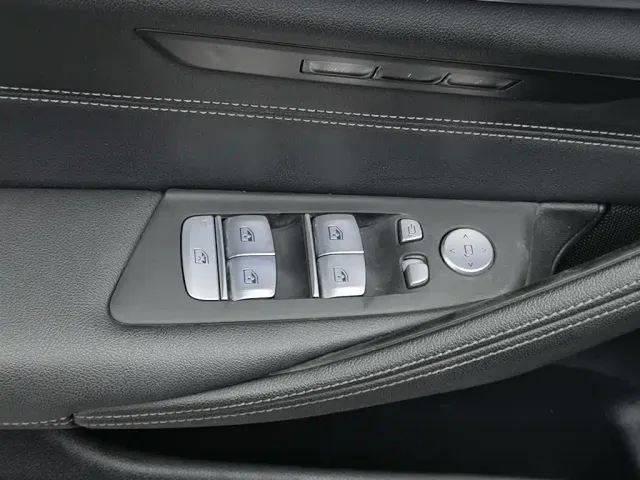 BMW 5 Series — Фото автомобиля 9