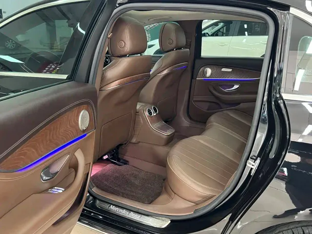 Mercedes-Benz E-Class — Фото автомобиля 11
