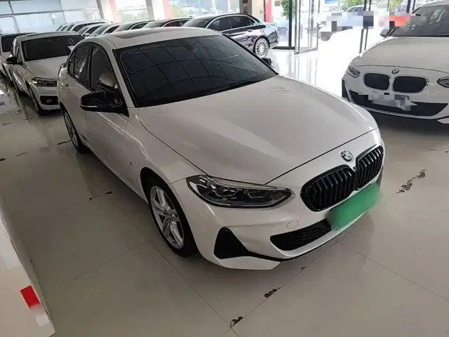 BMW BMW 1 Series 2023 120i M Sport Shadow Edition — Фото автомобиля 3