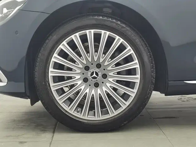 Mercedes-Benz E-Class — Фото автомобиля 17
