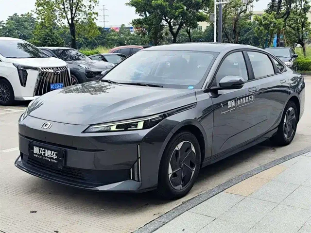 Фотография автомобиля — Changan Qiyuan A05