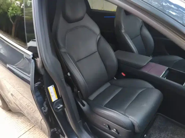 Tesla Model Y L — Фото автомобиля 24