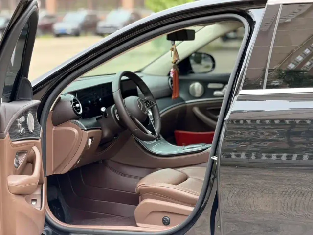 Mercedes-Benz E-Class — Фото автомобиля 6