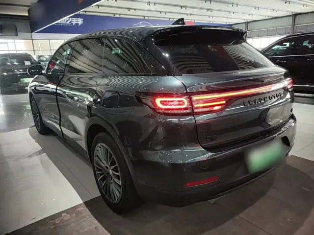 Leapmotor C11 — Фото автомобиля 4