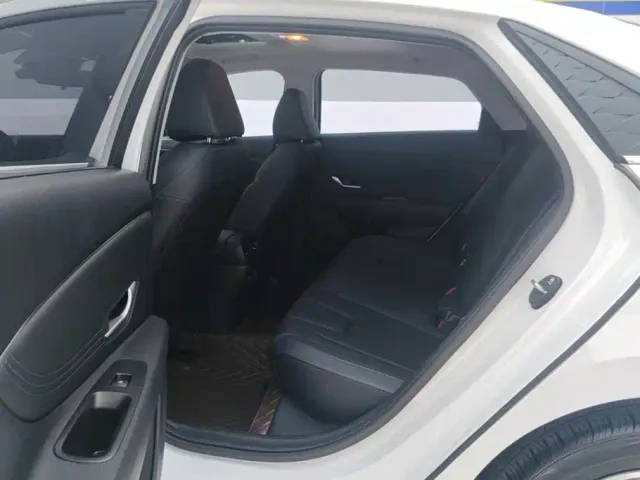Hyundai Elantra — Фото автомобиля 11