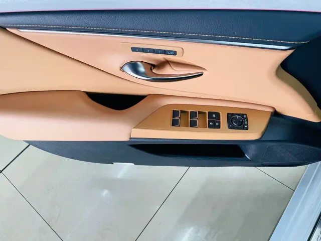 Lexus ES — Фото автомобиля 15