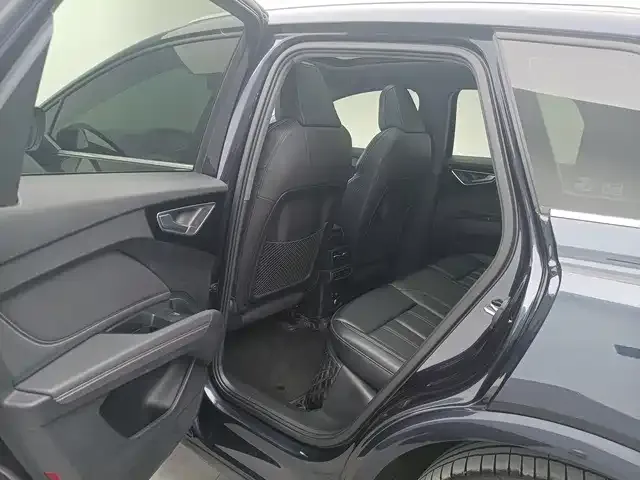 Audi Q4 e-tron — Фото автомобиля 7