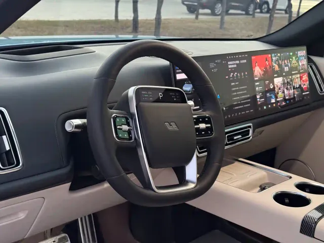 Li Auto L8 — Фото автомобиля 9