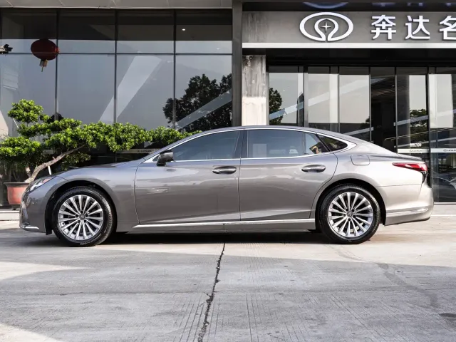 Lexus LS — Фото автомобиля 4