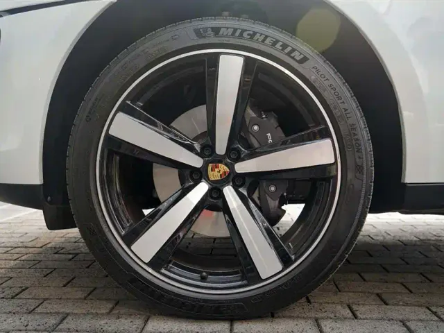 Porsche Macan — Фото автомобиля 9