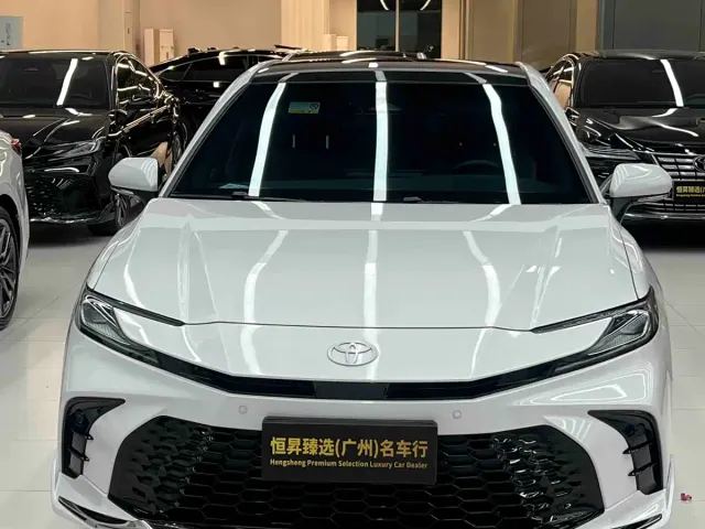 Toyota Camry — Фото автомобиля 2