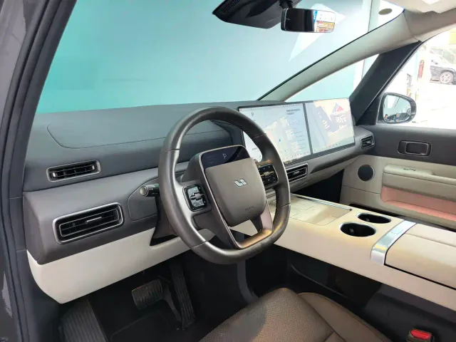 Li Auto MEGA — Фото автомобиля 6