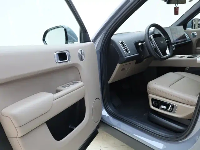 Li Auto L8 — Фото автомобиля 28