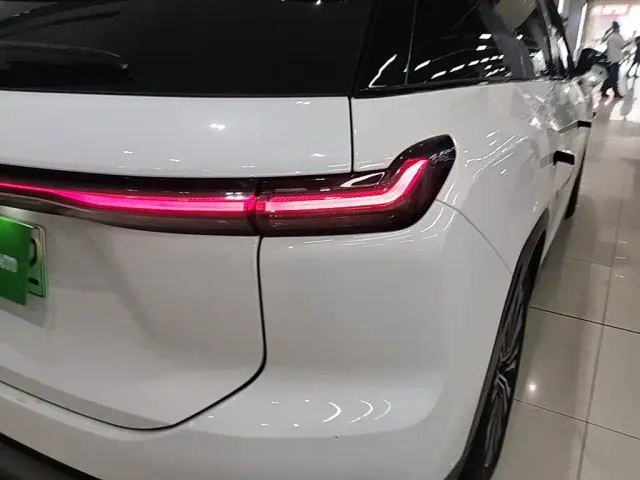Nio ES7 — Фото автомобиля 7