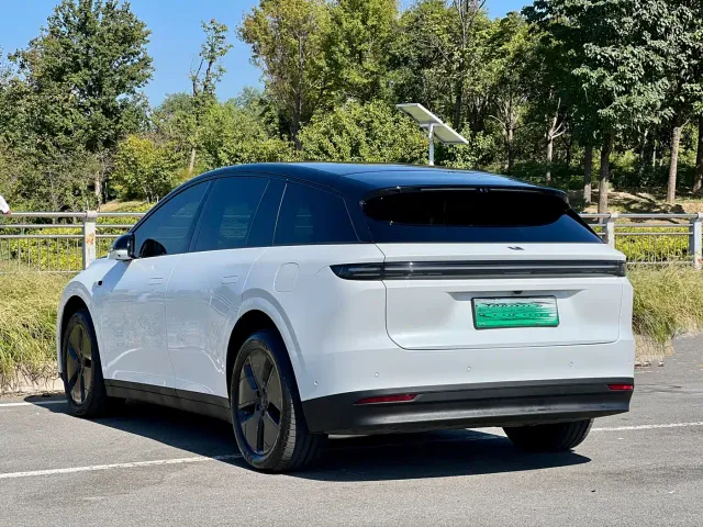 Li Auto i6 — Фото автомобиля 7
