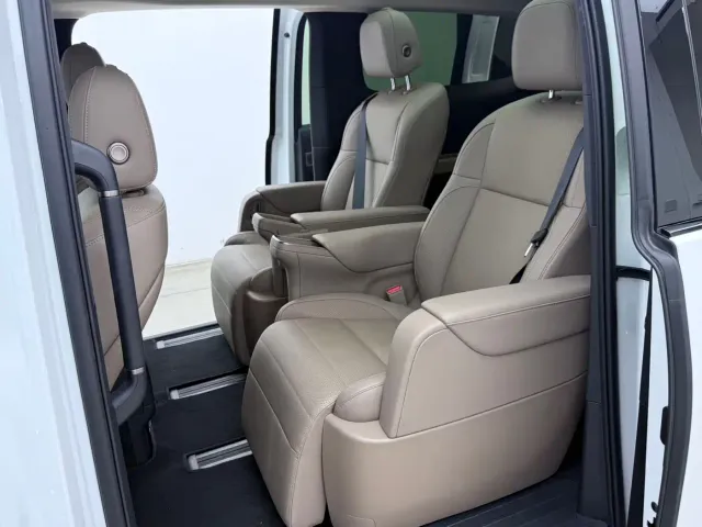 Li Auto MEGA — Фото автомобиля 8
