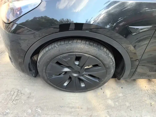 Tesla Model Y — Фото автомобиля 22