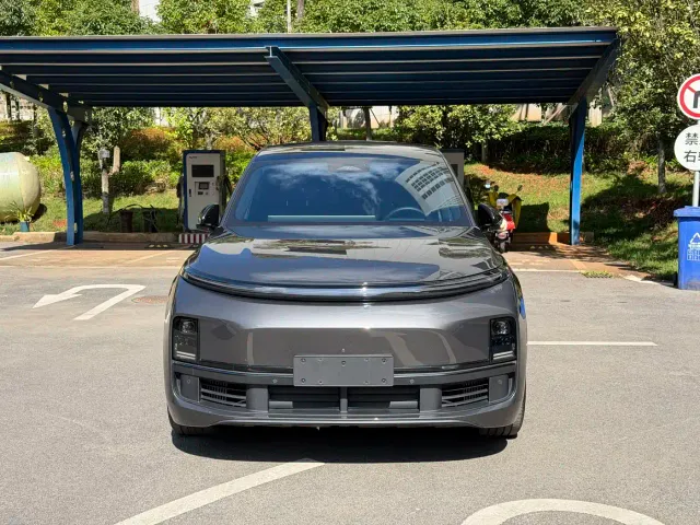 Li Auto L8 — Фото автомобиля 2