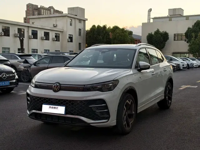 Volkswagen Tiguan L — Фото автомобиля 3