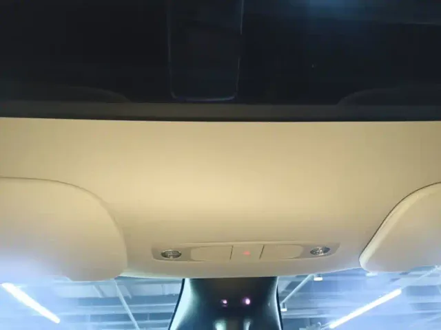 Tesla Model Y — Фото автомобиля 17