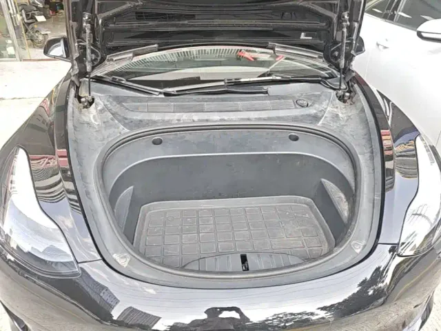 Tesla Model 3 — Фото автомобиля 19