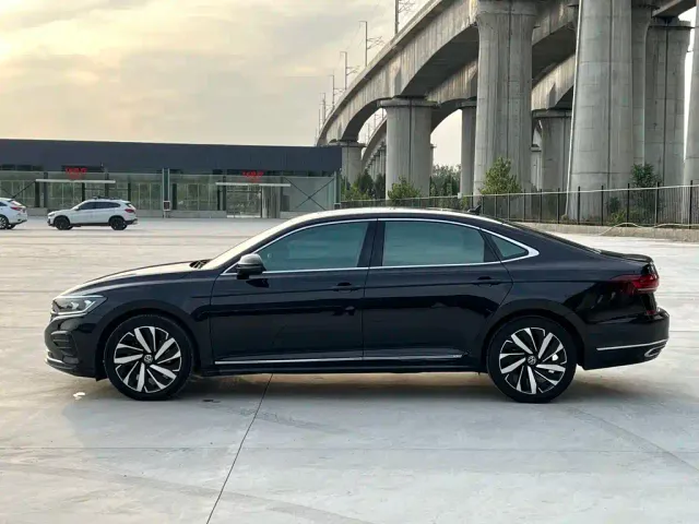 Volkswagen Passat — Фото автомобиля 5