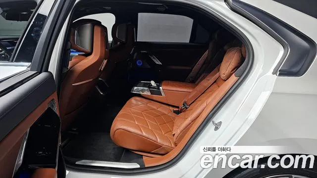 BMW 7-Series 7 серия (G70) — Фото автомобиля 12