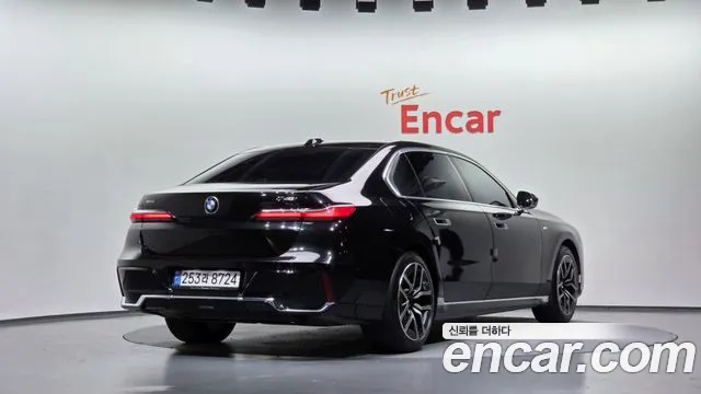 BMW 7 Series G70 — Фото автомобиля 2