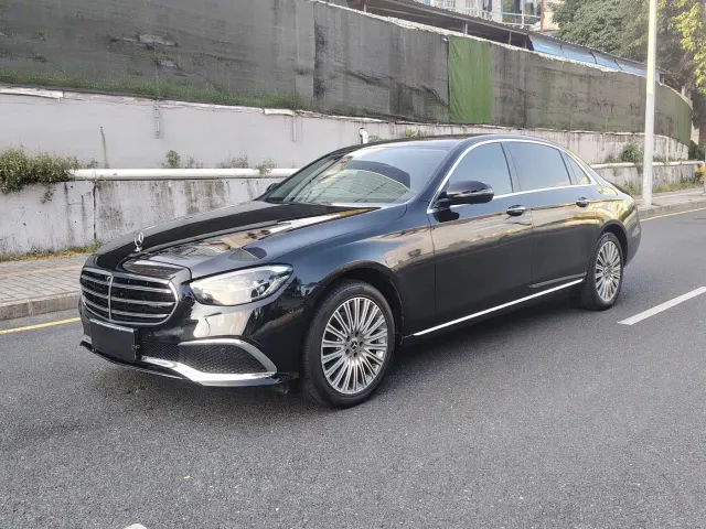 Фотография автомобиля — Mercedes-Benz E-Class