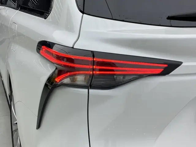 Toyota Sienna — Фото автомобиля 6
